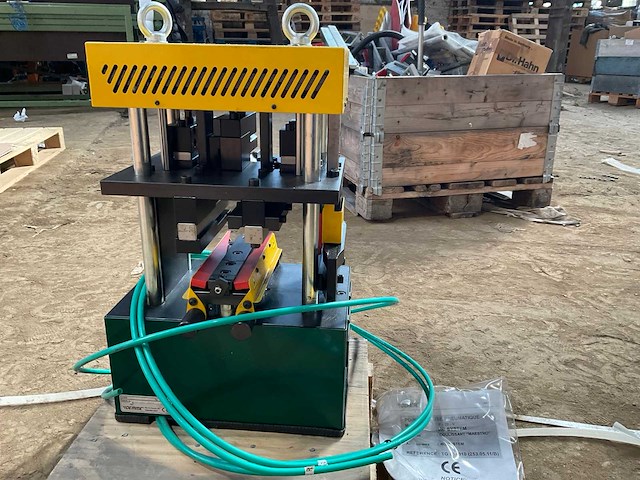 Voemme p-20-v rc system aluminium profiel ponsmachine met transportkist - afbeelding 11 van  18