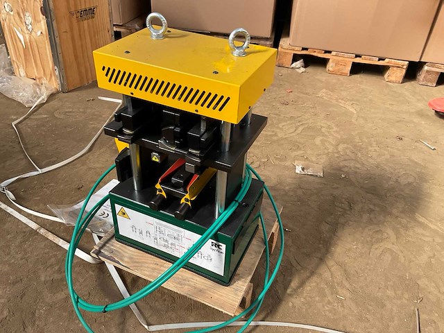 Voemme p-20-v rc system aluminium profiel ponsmachine met transportkist - afbeelding 14 van  18