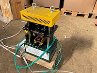 Voemme p-20-v rc system aluminium profiel ponsmachine met transportkist - afbeelding 14 van  18