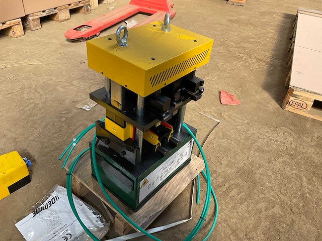 Voemme p-20-v rc system aluminium profiel ponsmachine met transportkist - afbeelding 15 van  18