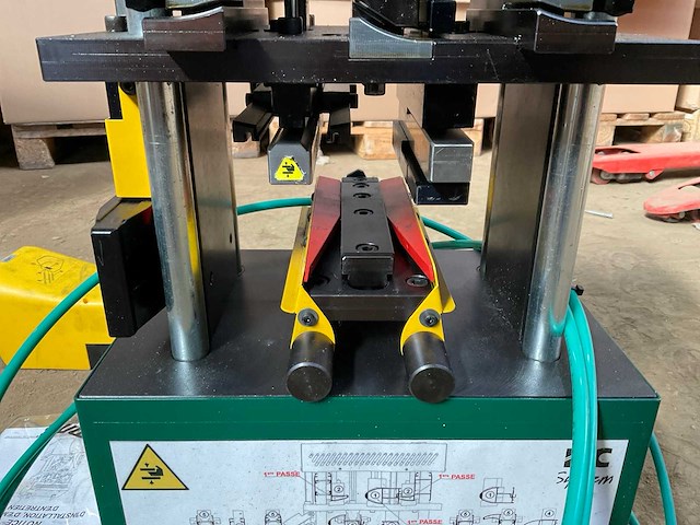 Voemme p-20-v rc system aluminium profiel ponsmachine met transportkist - afbeelding 17 van  18