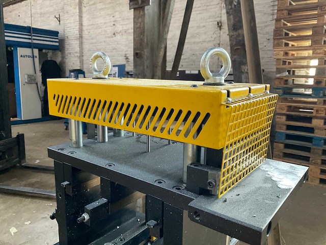 Voemme t1k-700-00 aluminium profiel ponsmachine - afbeelding 3 van  6