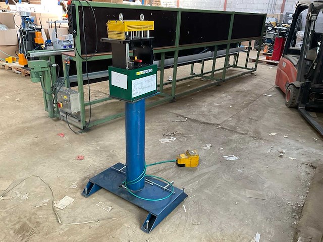 Voemme t1k-700-00 aluminium profiel ponsmachine - afbeelding 5 van  7