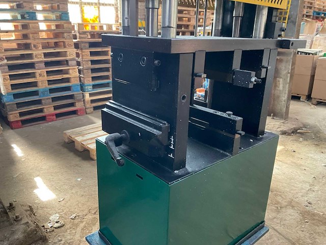 Voemme t1k-700-00 aluminium profiel ponsmachine - afbeelding 3 van  19