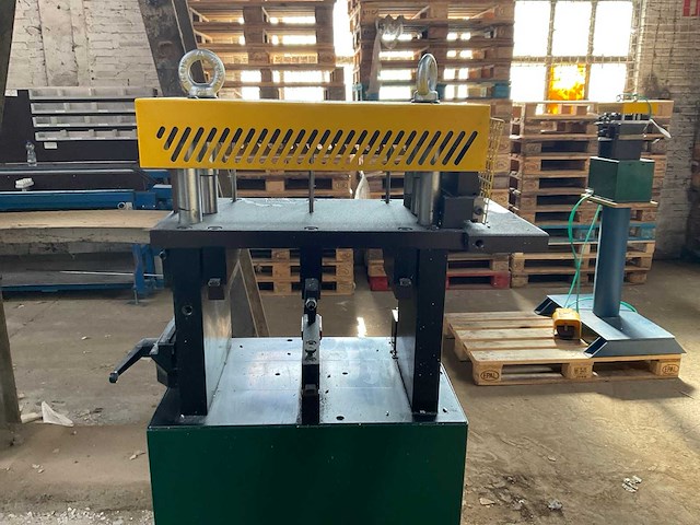 Voemme t1k-700-00 aluminium profiel ponsmachine - afbeelding 4 van  19