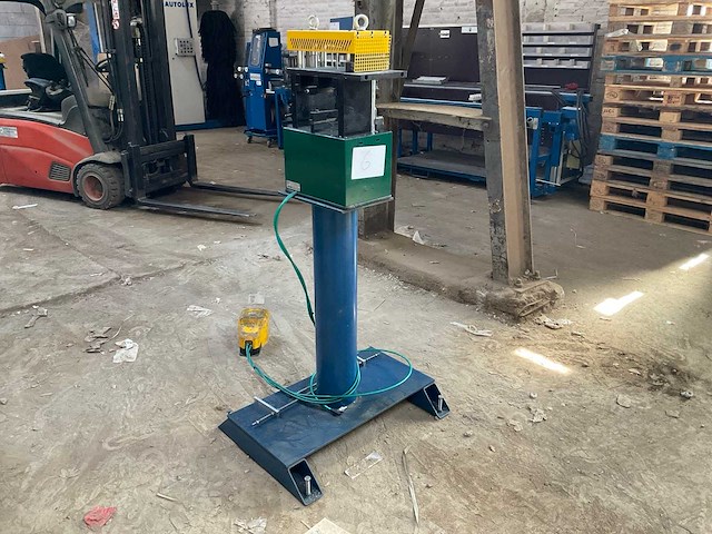 Voemme t1k-700-00 aluminium profiel ponsmachine - afbeelding 1 van  19