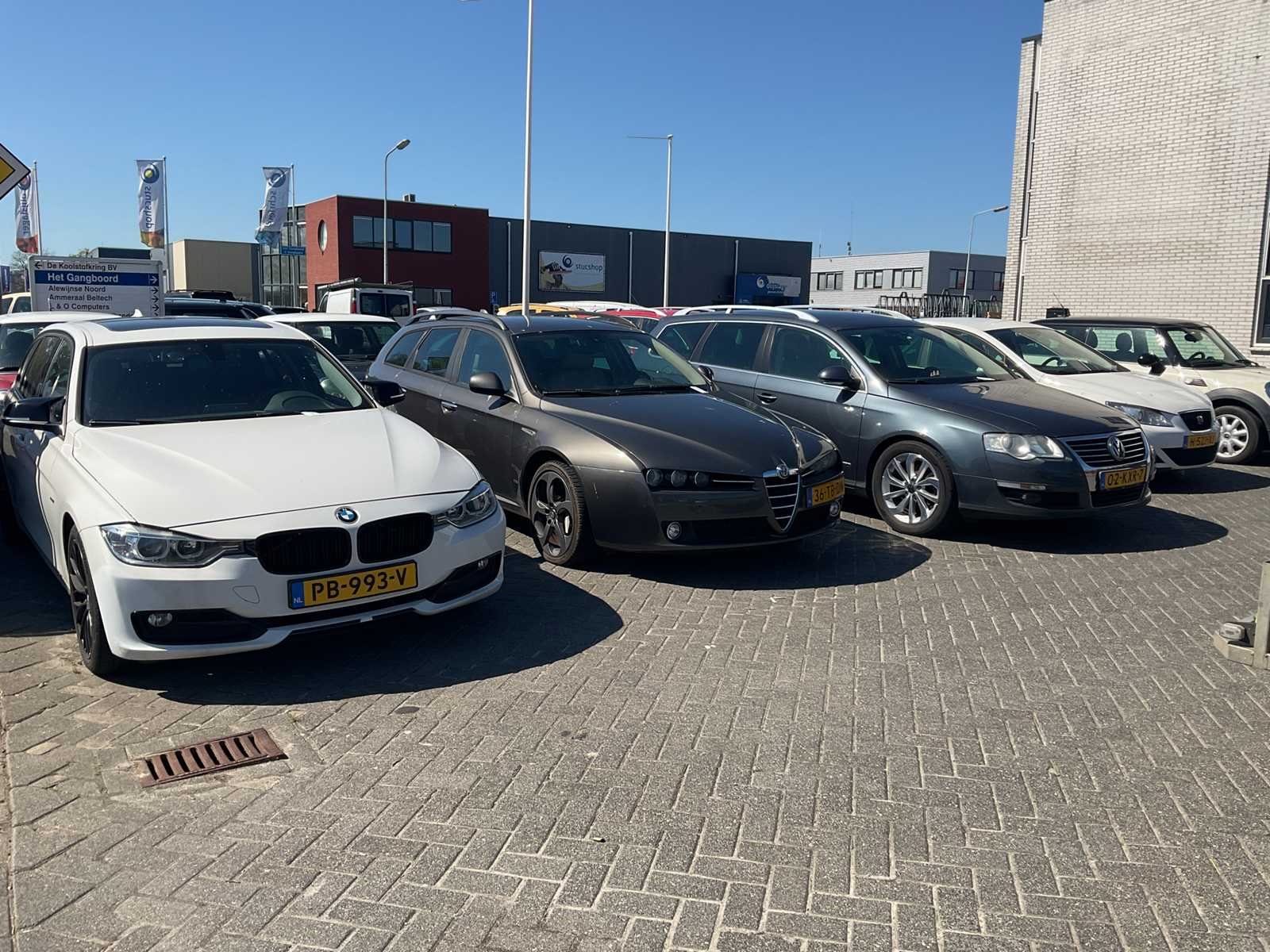 Voertuigen, motoren en heftrucks te drachten