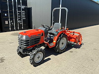 Voertuigen, tractoren, bouwmachines, aanbouwdelen, buitenkeukens en gereedschappen