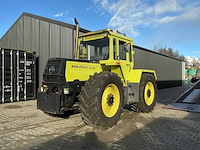 Voertuigen, tractoren, graafmachines, aanbouwdelen, buitenkeukens en gereedschappen