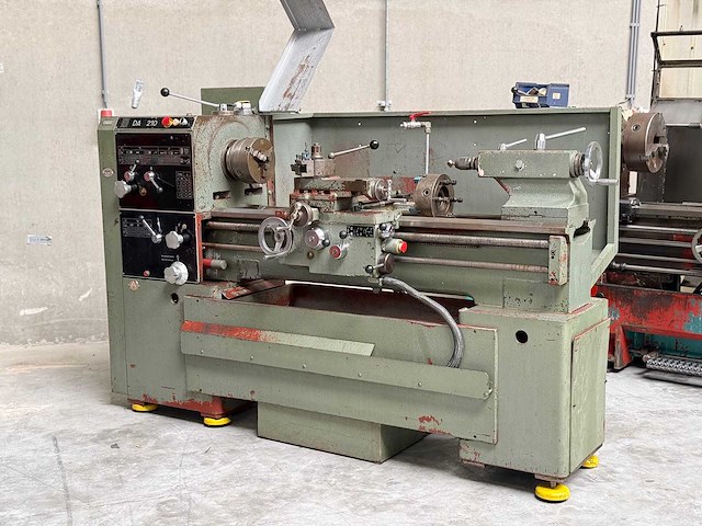 Vöest-alpine - da210 - universal lathe - afbeelding 1 van  13