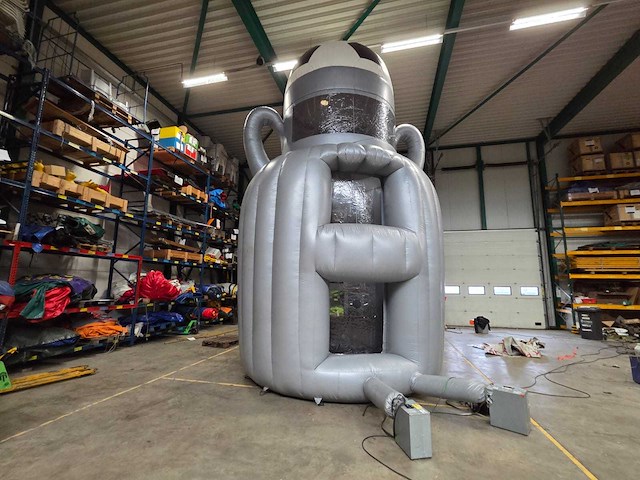 Voetbal uit beker - afbeelding 1 van  7