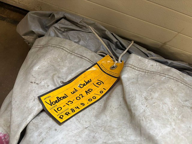 Voetbal uit beker - afbeelding 4 van  7