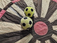 Voetbaldart opblaasbaar inclusief 2 ballen - afbeelding 6 van  11