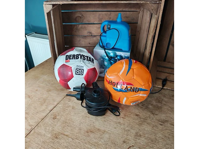 Voetballen met ballon pomp - afbeelding 1 van  3