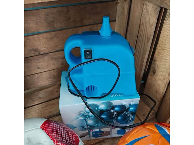 Voetballen met ballon pomp - afbeelding 2 van  3