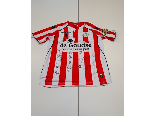 Voetbalshirt - sparta rotterdam robey, rood/wit, gesigneerd, l - afbeelding 1 van  2