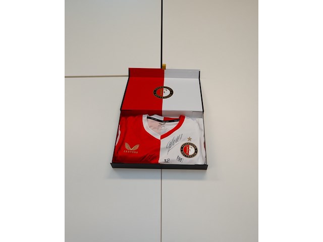 Voetbalshirt feyenoord castore, rood/wit, gesigneerd, l - afbeelding 3 van  3