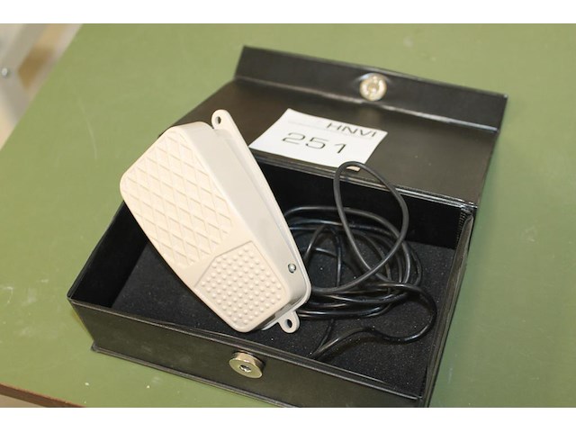 Voetpedaal. - afbeelding 1 van  2