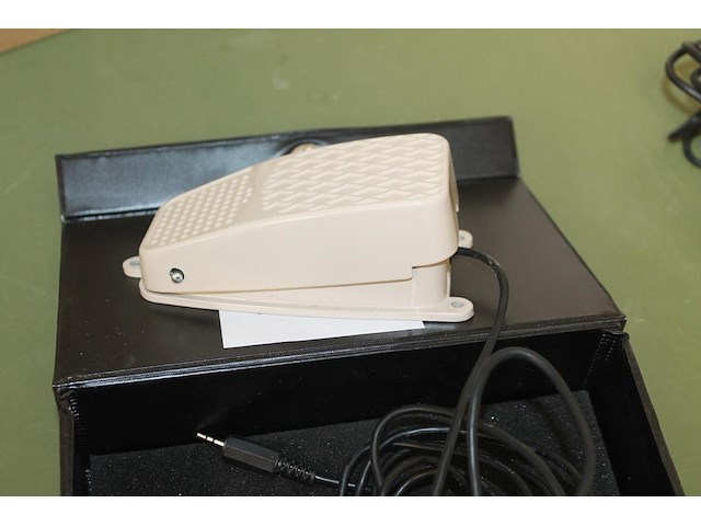 Voetpedaal. - afbeelding 2 van  2