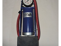Voetpomp met manometer - afbeelding 2 van  3