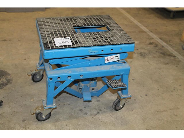 Voetpompliftje met plateauafmetingen 34 x 41 cm. - afbeelding 1 van  2