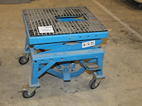 Voetpompliftje met plateauafmetingen 34 x 41 cm. - afbeelding 1 van  2