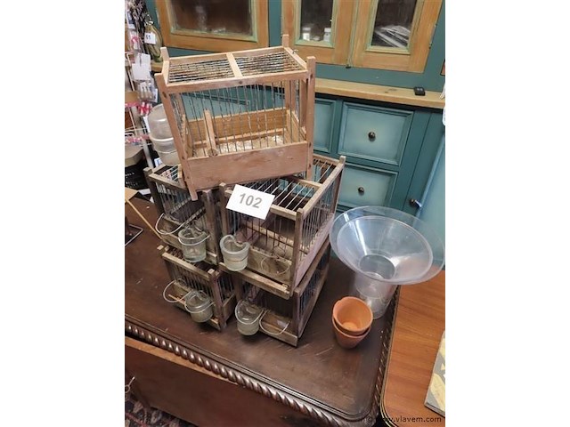 Vogelkooitjes, vaasjes en bloempotjes - afbeelding 1 van  3