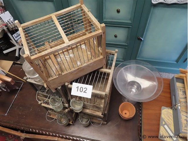 Vogelkooitjes, vaasjes en bloempotjes - afbeelding 3 van  3