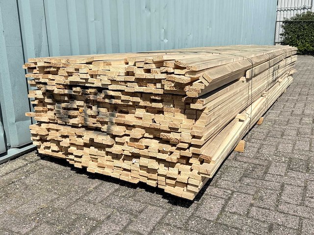 Vol pakket vuren houten latten - afbeelding 3 van  3