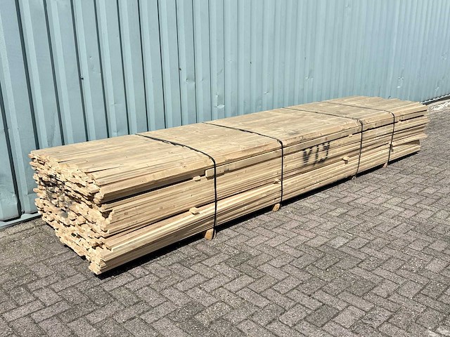Vol pakket vuren houten latten - afbeelding 1 van  3