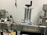 Volautomatische vul- sluit- en etiketteerlijn - afbeelding 16 van  30