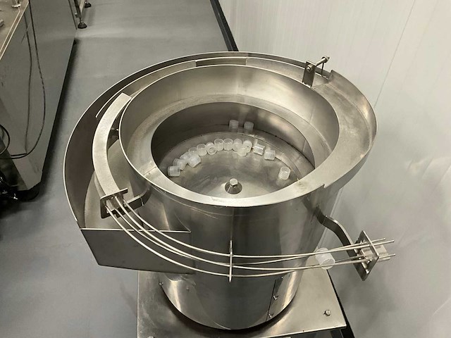 Volautomatische vul- sluit- en etiketteerlijn - afbeelding 20 van  30