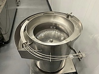 Volautomatische vul- sluit- en etiketteerlijn - afbeelding 20 van  30