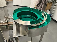 Volautomatische vul- sluit- en etiketteerlijn - afbeelding 24 van  30