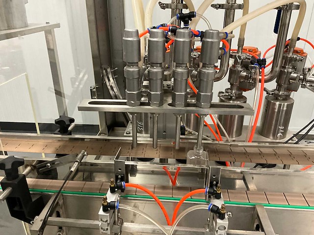 Volautomatische vul- sluit- en etiketteerlijn - afbeelding 28 van  30