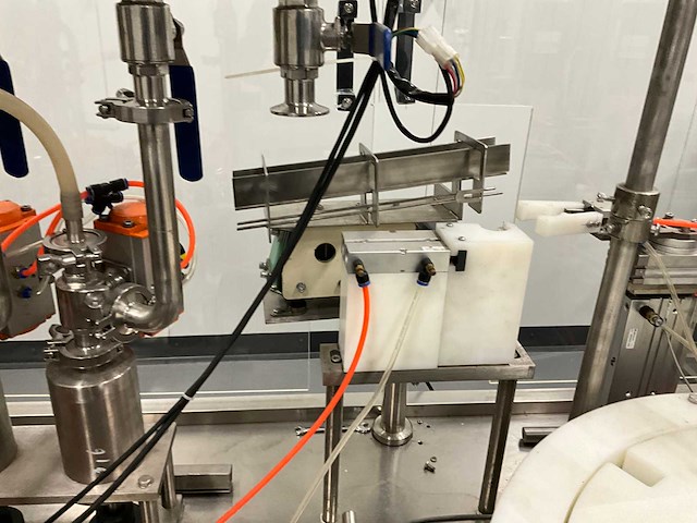 Volautomatische vul- sluit- en etiketteerlijn - afbeelding 30 van  30