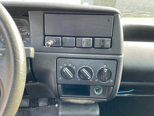 Volkswagen - 1994 - polo - auto - afbeelding 15 van  25