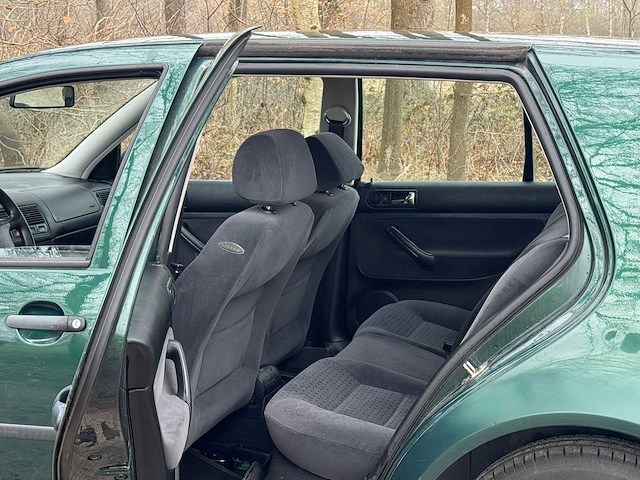 Volkswagen - 1999 - golf - 1.6 - afbeelding 8 van  16