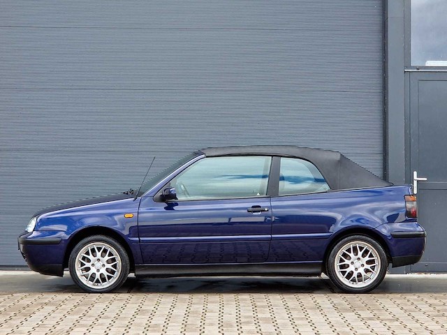 Volkswagen - 1999 - golf cabriolet - 59500km - 1.8 trendline - 02-hk-dd - afbeelding 2 van  22