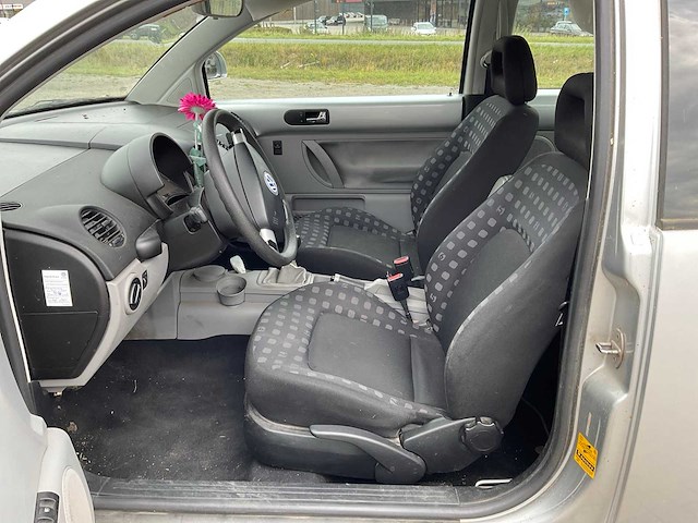Volkswagen - 1999 - new beetle 2.0 - highline - personenauto - afbeelding 7 van  31
