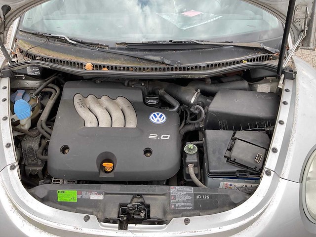 Volkswagen - 1999 - new beetle 2.0 - highline - personenauto - afbeelding 9 van  31
