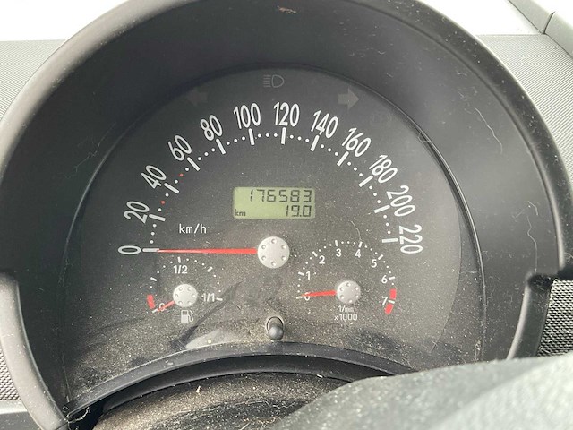 Volkswagen - 1999 - new beetle 2.0 - highline - personenauto - afbeelding 14 van  31