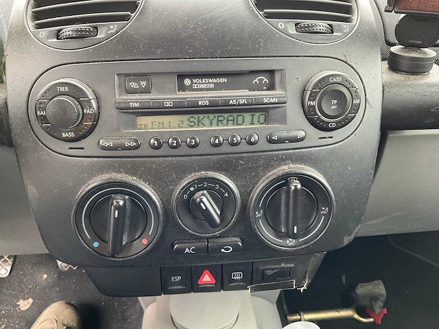 Volkswagen - 1999 - new beetle 2.0 - highline - personenauto - afbeelding 16 van  31