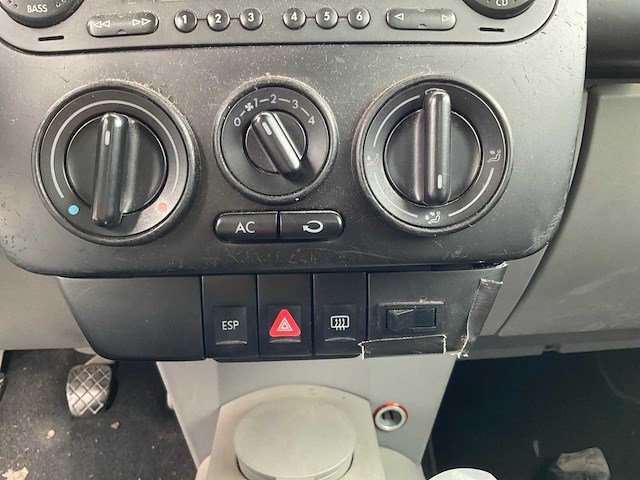 Volkswagen - 1999 - new beetle 2.0 - highline - personenauto - afbeelding 17 van  31