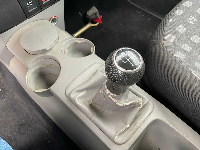 Volkswagen - 1999 - new beetle 2.0 - highline - personenauto - afbeelding 18 van  31