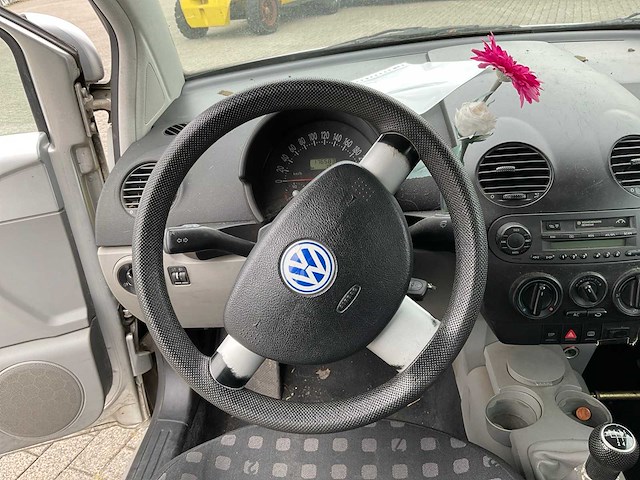 Volkswagen - 1999 - new beetle 2.0 - highline - personenauto - afbeelding 19 van  31