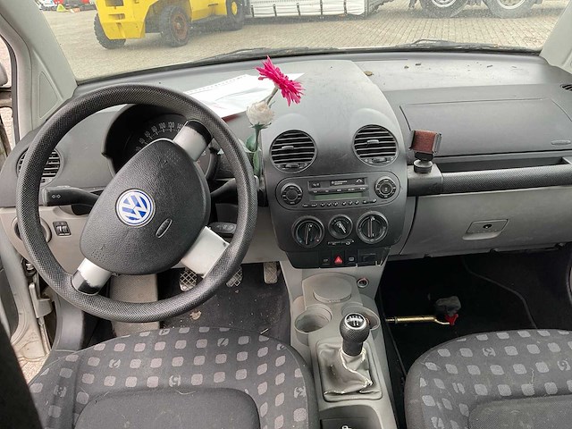 Volkswagen - 1999 - new beetle 2.0 - highline - personenauto - afbeelding 20 van  31