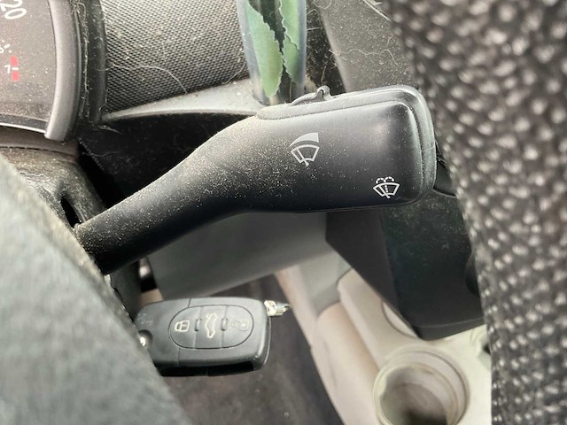 Volkswagen - 1999 - new beetle 2.0 - highline - personenauto - afbeelding 21 van  31