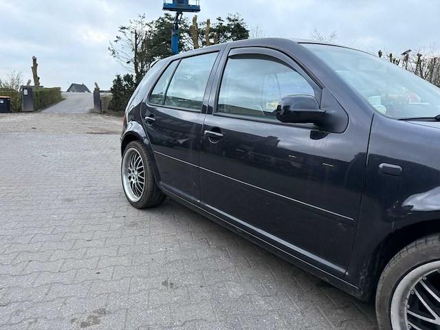 Volkswagen - 2000 - golf - 2.3 v5 highline - personenauto - afbeelding 3 van  17
