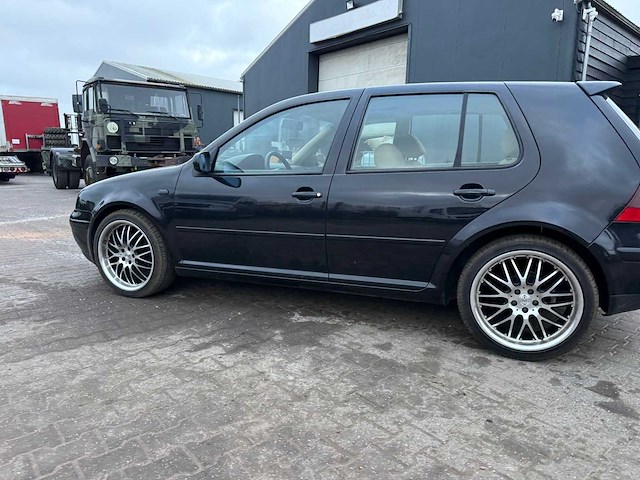 Volkswagen - 2000 - golf - 2.3 v5 highline - personenauto - afbeelding 4 van  17